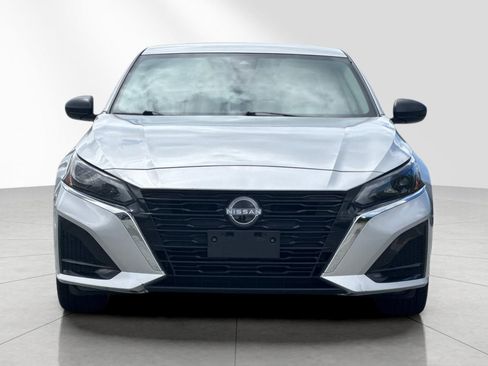 Used 2024 Nissan Altima 2.5 SV AWD/4WD image 9
