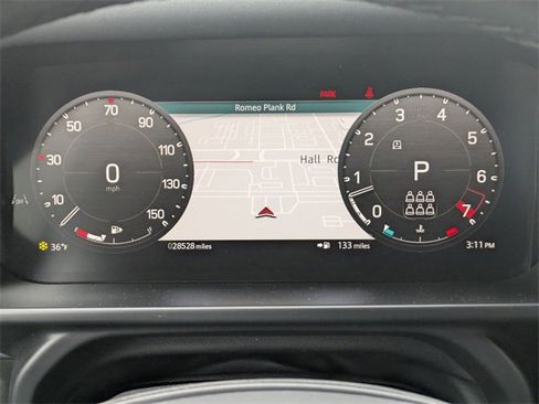 Used 2024 Land Rover Defender 130 X-Dynamic SE image 8