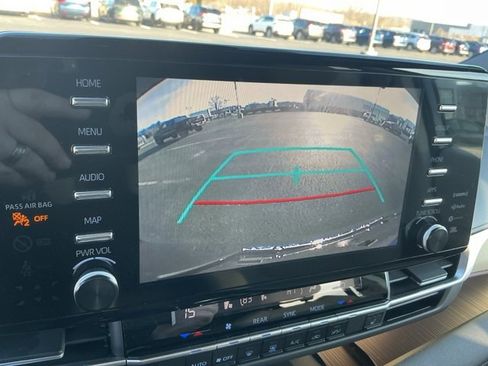 Used 2024 Toyota Sienna XLE image 17