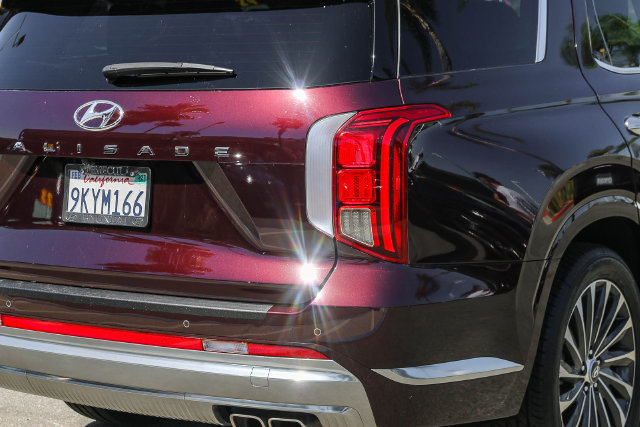 Certified 2024 Hyundai Palisade Calligraphy FWD image 11