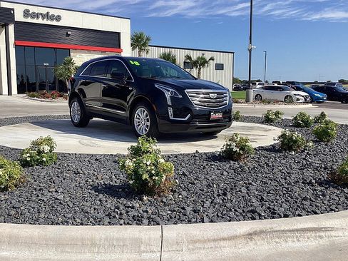 Used 2018 Cadillac XT5 FWD image 4