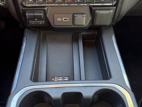 Used 2020 GMC Sierra 1500 SLT image 16