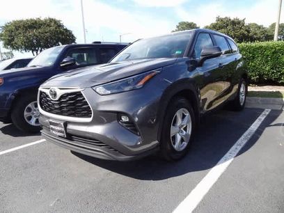Used 2023 Toyota Highlander LE