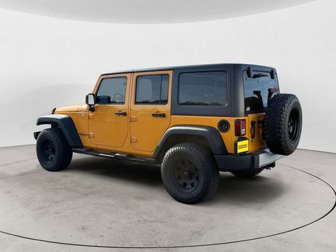 Used 2012 Jeep Wrangler Unlimited Sahara image 3