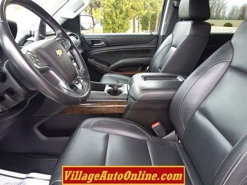 Used 2020 Chevrolet Suburban LT image 19