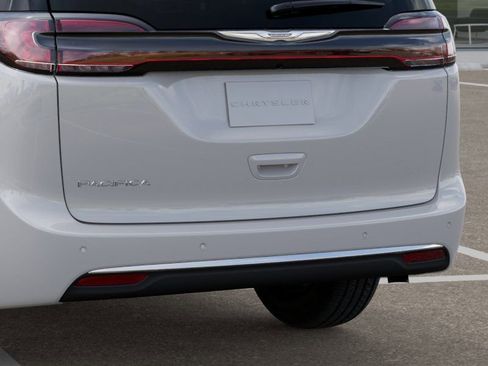New 2026 Chrysler Pacifica Select image 13