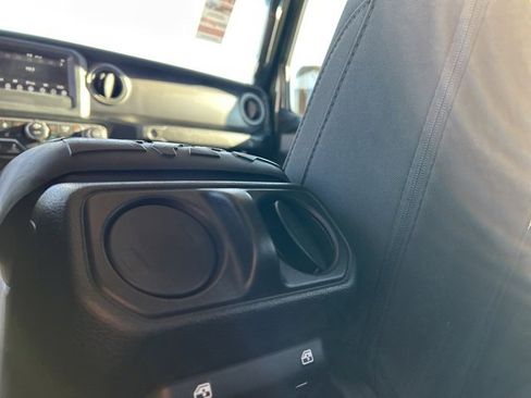 Used 2023 Jeep Gladiator Willys image 39