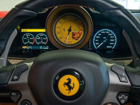Used 2011 Ferrari 458 Italia Coupe RWD image 13
