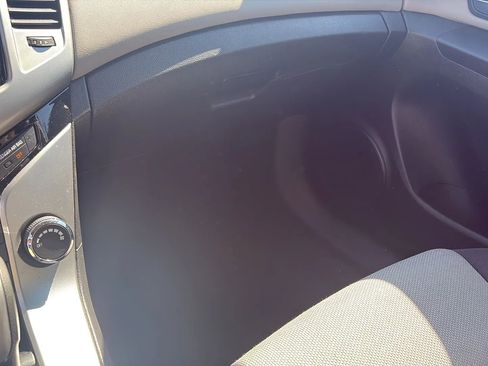 Used 2014 Chevrolet Cruze LS image 22