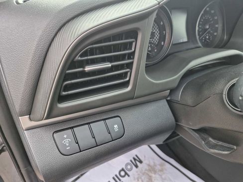 Used 2019 Hyundai Elantra SE w/ Cargo Package image 12