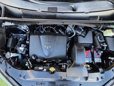 Used 2017 Toyota Highlander Limited image 23