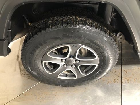 Used 2020 Jeep Wrangler Sport image 9