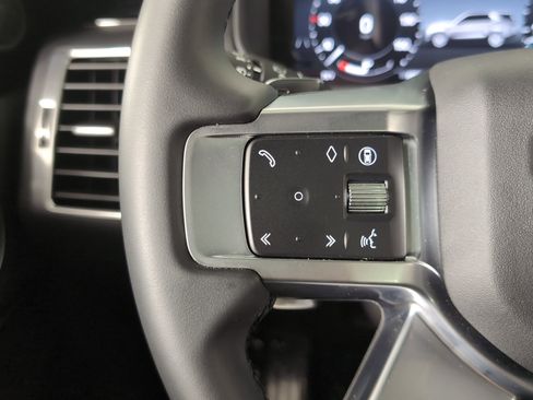 Used 2025 Land Rover Discovery S image 13