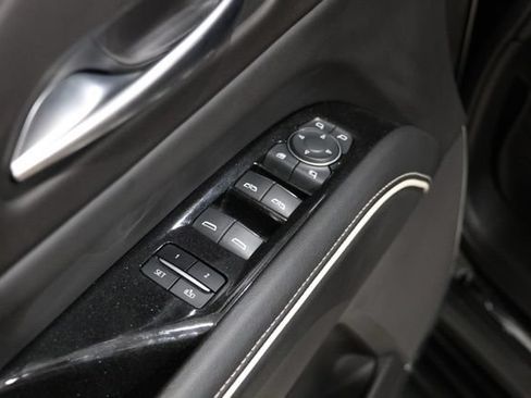 Used 2023 Cadillac Escalade Premium Luxury AWD/4WD image 19