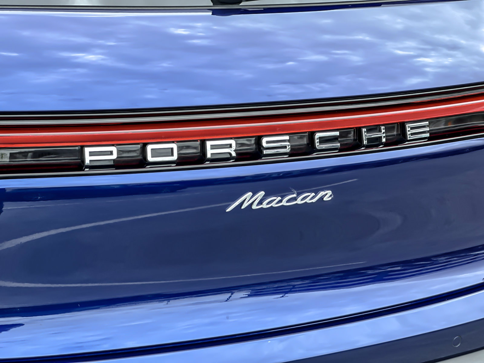 Certified 2026 Porsche Macan AWD/4WD image 30