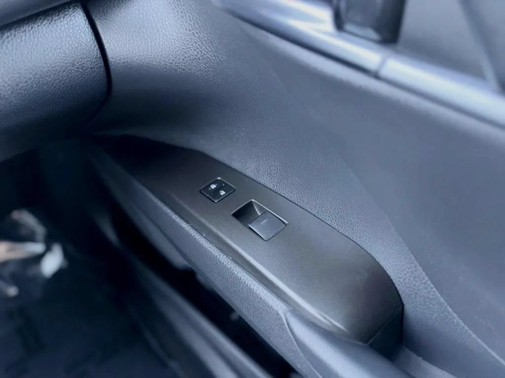 Used 2022 Toyota Camry SE FWD image 13