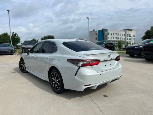Used 2023 Toyota Camry SE FWD image 5