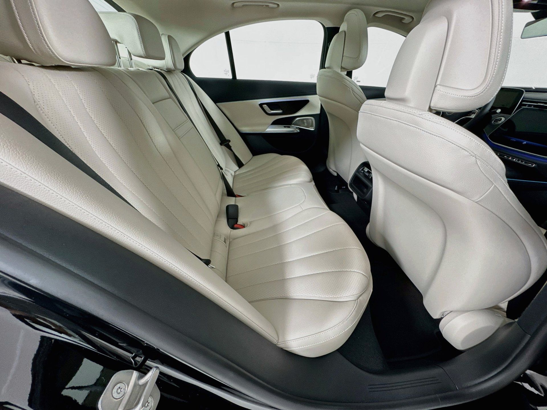 New 2027 Mercedes-Benz E 350 4MATIC Sedan image 30