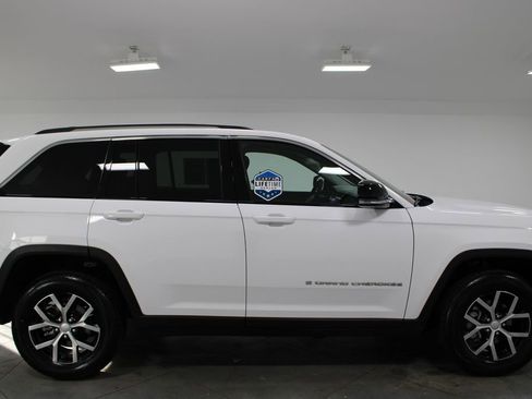 Used 2023 Jeep Grand Cherokee Limited image 11