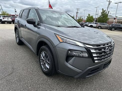 Used 2024 Nissan Rogue S AWD/4WD image 11