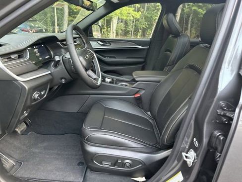 New 2025 Jeep Grand Cherokee Limited w/ Luxury Tech Group II image 9