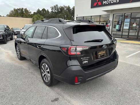 Used 2021 Subaru Outback Premium image 4
