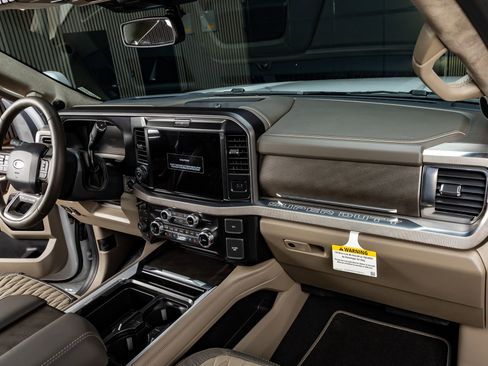 Used 2026 Ford F450 Platinum w/ Platinum Plus Package image 18