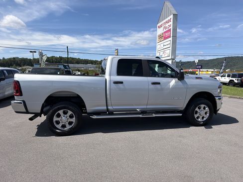 Used 2026 RAM 2500 Big Horn AWD/4WD image 5