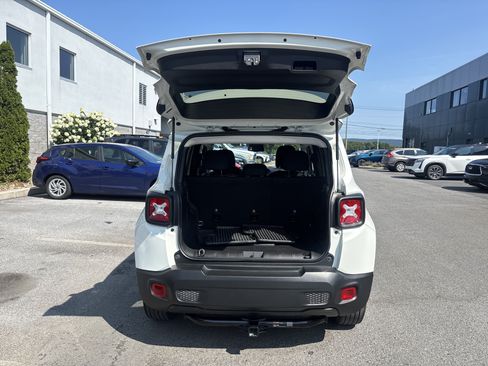 Used 2023 Jeep Renegade Latitude w/ Premium Group AWD/4WD image 26