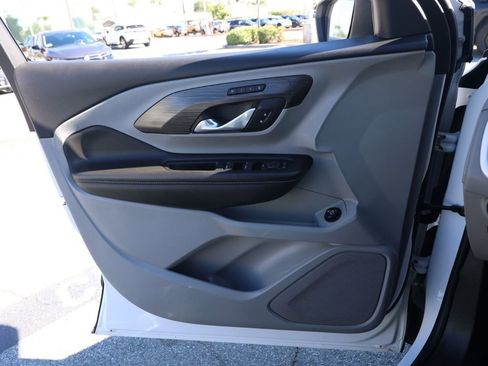 Used 2024 GMC Terrain SLT image 23