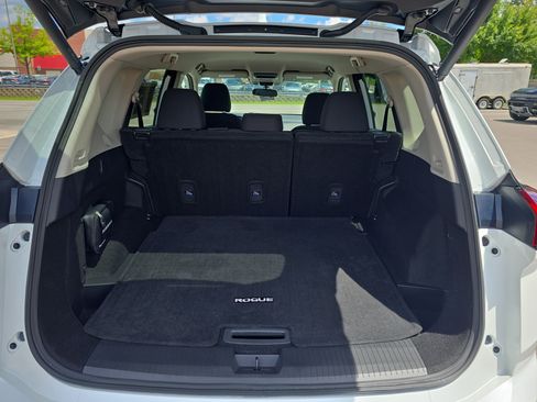 Used 2025 Nissan Rogue SV FWD image 13