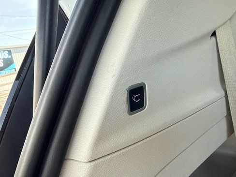 Used 2023 Chrysler Pacifica Touring-L FWD image 19