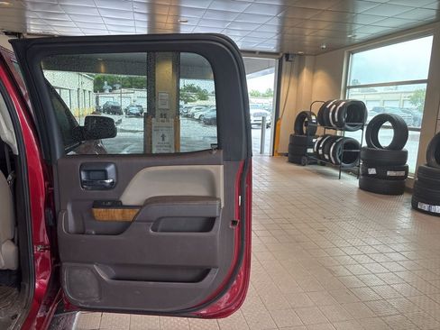 Used 2018 GMC Sierra 1500 SLT AWD/4WD image 9
