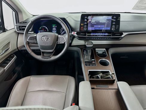 Used 2021 Toyota Sienna XLE AWD/4WD image 23