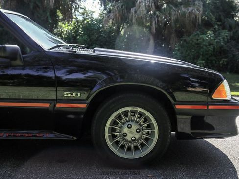 Used 1988 Ford Mustang GT RWD image 12