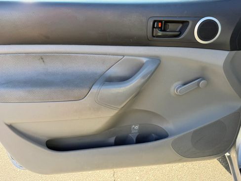 Used 2011 Toyota Tacoma 2WD Regular Cab image 10
