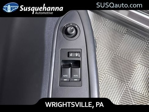 Used 2014 Dodge Challenger R/T image 22