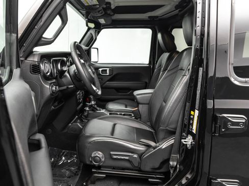 Used 2022 Jeep Wrangler Unlimited Sahara image 6