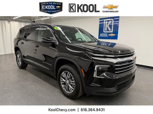 Used 2026 Chevrolet Traverse LT AWD/4WD image 1
