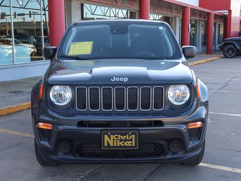 Used 2023 Jeep Renegade Latitude image 3
