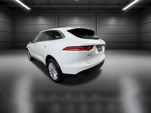 Used 2019 Jaguar F-PACE Prestige image 3