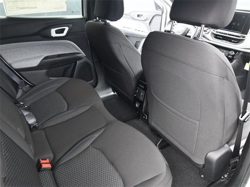 Used 2025 Jeep Compass Sport image 15