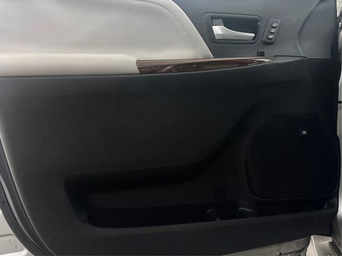 Used 2018 Toyota Sienna Limited Premium image 26