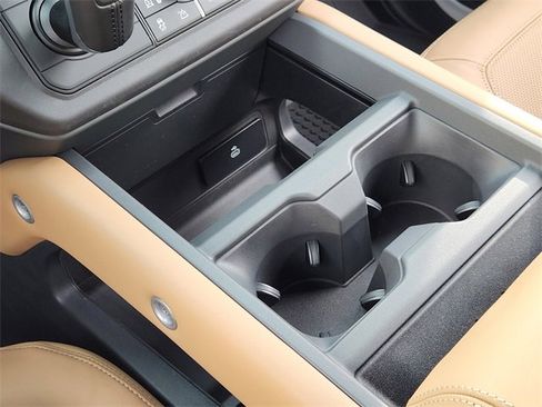 New 2026 Land Rover Defender 110 X-Dynamic SE image 15