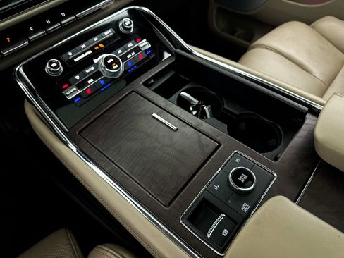 Used 2022 Lincoln Navigator Reserve image 32