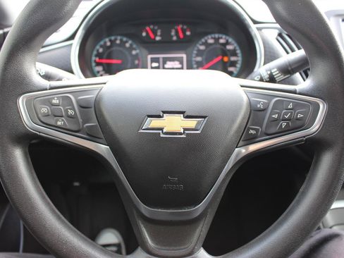 Used 2018 Chevrolet Malibu LT image 19