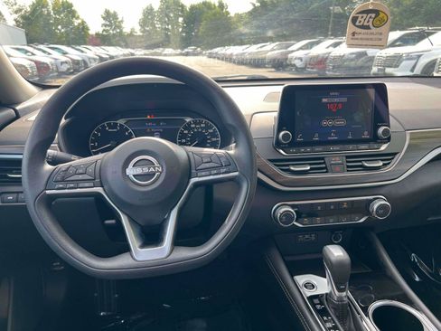 Used 2023 Nissan Altima 2.5 SV AWD/4WD image 23