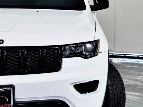 Used 2019 Jeep Grand Cherokee Laredo AWD/4WD image 6