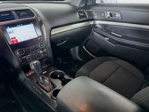 Used 2018 Ford Explorer XLT w/ Equipment Group 201A FWD image 21