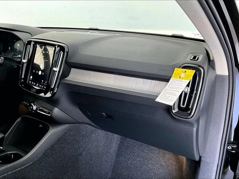 New 2026 Volvo XC40 B5 Core w/ Protection Package Premier AWD/4WD image 9